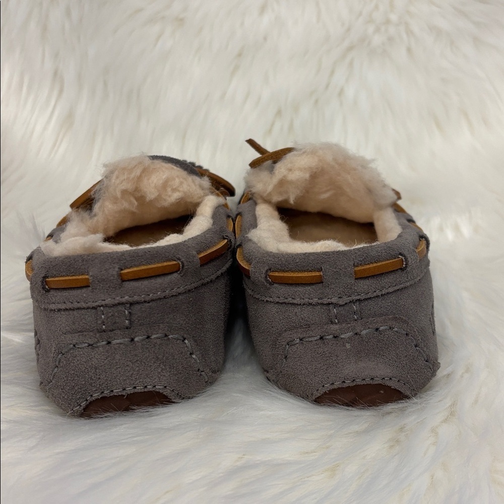 UGG Gray Dakota Suede Moccasin Slippers Mocs 5 EXCELLENT WORN ONCE!! - Picture 4 of 6